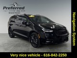 Used 2022 Chrysler Pacifica Limited w/ S Appearance Package image 3