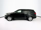 Used 2017 Ford Explorer XLT w/ Equipment Group 202A image 4