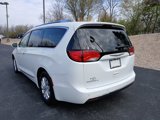 Used 2018 Chrysler Pacifica Touring-L Plus image 4