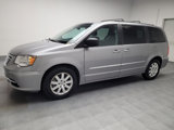 Used 2016 Chrysler Town & Country Touring image 2