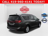 Used 2022 Chrysler Pacifica Touring-L image 5