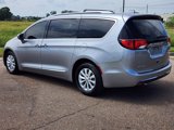 Used 2020 Chrysler Pacifica Touring-L image 5