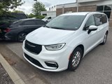 Used 2023 Chrysler Pacifica Touring-L image 3