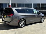 Used 2023 Chrysler Pacifica Touring-L image 3