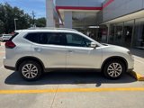Used 2017 Nissan Rogue SV image 4