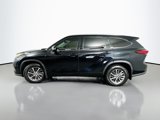 Used 2021 Toyota Highlander XLE image 4