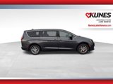 Used 2022 Chrysler Voyager LX image 3