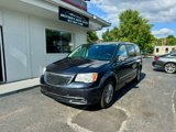 Used 2014 Chrysler Town & Country Touring-L w/ Driver Convenience Group image 4