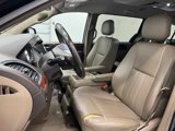 Used 2015 Chrysler Town & Country Touring-L image 4