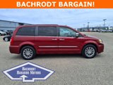 Used 2014 Chrysler Town & Country Touring-L w/ Driver Convenience Group image 3
