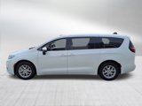 Used 2023 Chrysler Pacifica Touring-L image 5