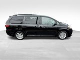 Used 2017 Toyota Sienna L image 4