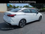 Used 2022 Nissan Versa SR w/ Convenience Package image 4
