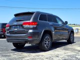 Used 2017 Jeep Grand Cherokee Limited w/ Luxury Group II image 4