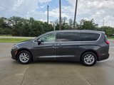 Used 2023 Chrysler Pacifica Touring-L image 4