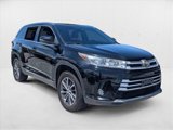 Used 2019 Toyota Highlander XLE image 3