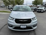 Used 2023 Chrysler Pacifica Limited image 3