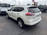 Used 2016 Nissan Rogue SV image 2