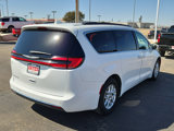 Used 2022 Chrysler Pacifica Touring-L image 4