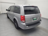 Used 2016 Dodge Grand Caravan SE image 5