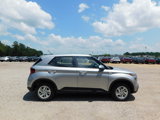 New 2025 Hyundai Venue SE image 4
