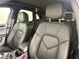 Certified 2024 Porsche Macan image 5