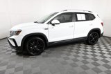 Certified 2022 Volkswagen Taos SE w/ Panoramic Sunroof Package image 3