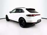 Certified 2021 Porsche Macan image 3