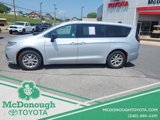 Used 2024 Chrysler Pacifica Touring-L image 2