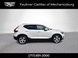 Used 2022 Volvo XC40 T5 Momentum image 3