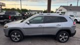 Used 2019 Jeep Cherokee Limited w/ Luxury Group image 2