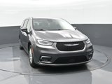 Used 2023 Chrysler Pacifica Touring-L image 3