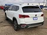 Used 2022 Volkswagen Taos SE image 2