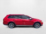 Used 2017 Volkswagen Golf Alltrack S image 3