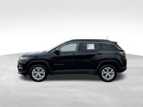 Used 2024 Jeep Compass Latitude image 2