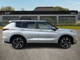 Used 2023 Mitsubishi Outlander SE image 2