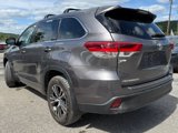 Used 2017 Toyota Highlander LE image 3