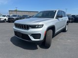 New 2025 Jeep Grand Cherokee Laredo w/ Luxury Tech Group I image 3
