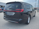 Used 2023 Chrysler Pacifica Touring-L image 5