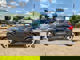 Used 2021 Volvo XC40 T4 Momentum image 3