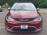 Used 2017 Chrysler Pacifica Limited image 3