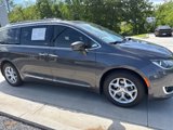Used 2018 Chrysler Pacifica Touring-L Plus w/ Tire & Wheel Group image 3