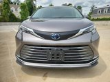 Used 2021 Toyota Sienna XLE image 2