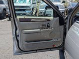 Used 2010 Lincoln Town Car Signature Limited image 3