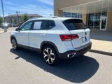 Used 2022 Volkswagen Taos SEL image 2