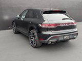 Certified 2024 Porsche Macan image 3