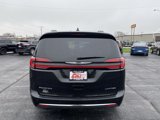 Used 2023 Chrysler Pacifica Limited image 4