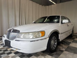 Used 2001 Lincoln Town Car Signature image 2
