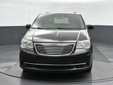 Used 2016 Chrysler Town & Country Touring w/ Driver Convenience Group image 2