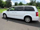 Used 2016 Chrysler Town & Country Touring w/ Driver Convenience Group image 4